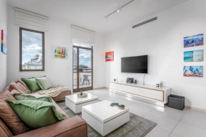 Modern & Bright 3 BDR close to the beach